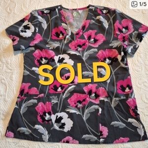 G T Performance women's Large floral scrub top EUC